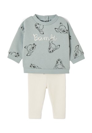 Mintgrüner Sweatshirt mit Bambi-Druck, ausgestattet mit gerippten Bündchen, kombiniert mit beigen gerippten Leggings. Weicher Baumwollmix, lässige Passform.