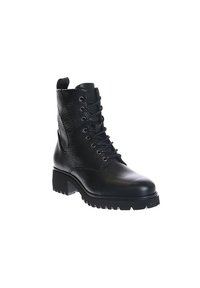 Zwarte enkellaarsjes van textuurleer, met een vetersluiting, ronde neus, stevige zool en een klein aantreklipje op de hiel.