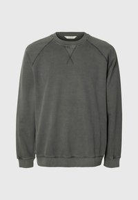 Sweat à col rond gris foncé à manches longues avec poignets et ourlet côtelés, avec des détails cousus autour de l'encolure et des épaules.