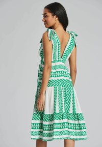 South Beach APPLE JACQUARD - Freizeitkleid - green