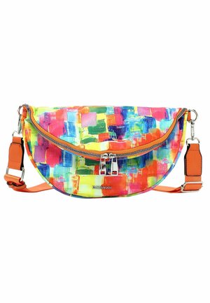 Farverig crossbody taske med abstrakt kvadratisk mønster, orange justerbar rem samt sølv lynlås og spænder.