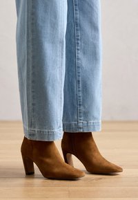 Classic ankle boots - mogano/basket