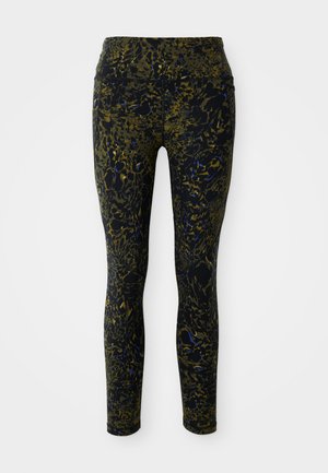 Legginsy na czarnym tle z abstrakcyjnym wzorem w zielone i niebieskie akcenty. Miękki, elastyczny materiał; średni stan; dopasowany fason.