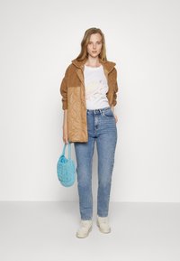 Monki T-shirt estampada - white