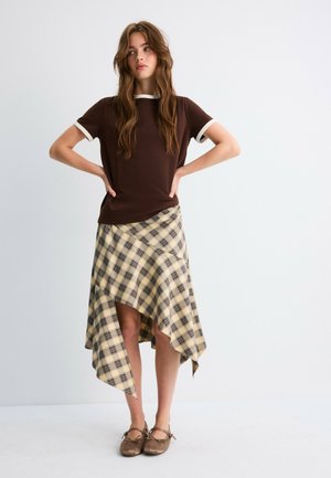 Stradivarius, BASIC T-SHIRT 06510668 - T-shirt basique - dark brown