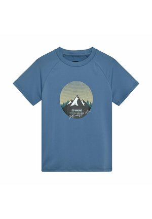 Blaues T-Shirt mit kurzen Ärmeln, vorne mit Grafik von Bergen, Bäumen und Sonne sowie dem Text „Go Hiking, Bergabenteuer, bereit für Action“.