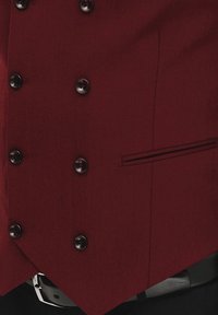 Burgundowy kamizelka o gładkiej fakturze, z sześcioma czarnymi guzikami i boczną kieszenią z eleganckim, skośnym wykończeniem.