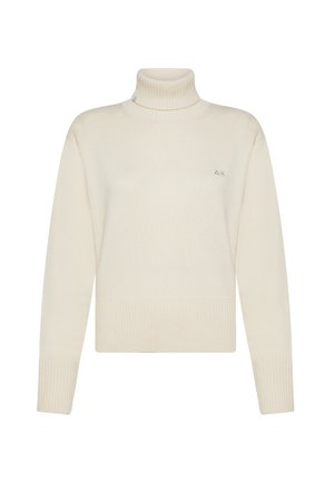 Maglione a collo alto color crema con texture a coste, dal design aderente e con un piccolo logo nella parte superiore sinistra del petto.