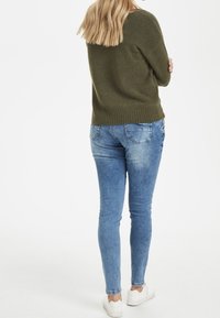 Cream Sweter