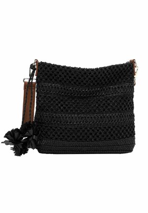 Sac bandoulière tissé noir avec des détails tressés, une partie de la sangle en cuir marron et deux décorations en pompons noirs suspendues sur le côté.