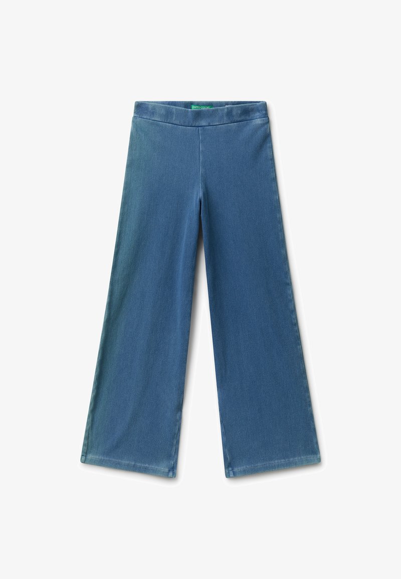 Modré široké kalhoty s elastickým pasem, hladkým povrchem a bez viditelných knoflíků nebo kapes, položeny na bílé pozadí.