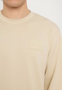 Thumbnail Image 7