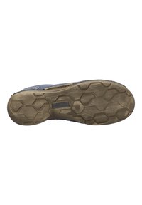 Baskets bleues avec une semelle en caoutchouc texturée présentant un motif hexagonal et des bords usés. Marque visible près du talon sur la semelle.