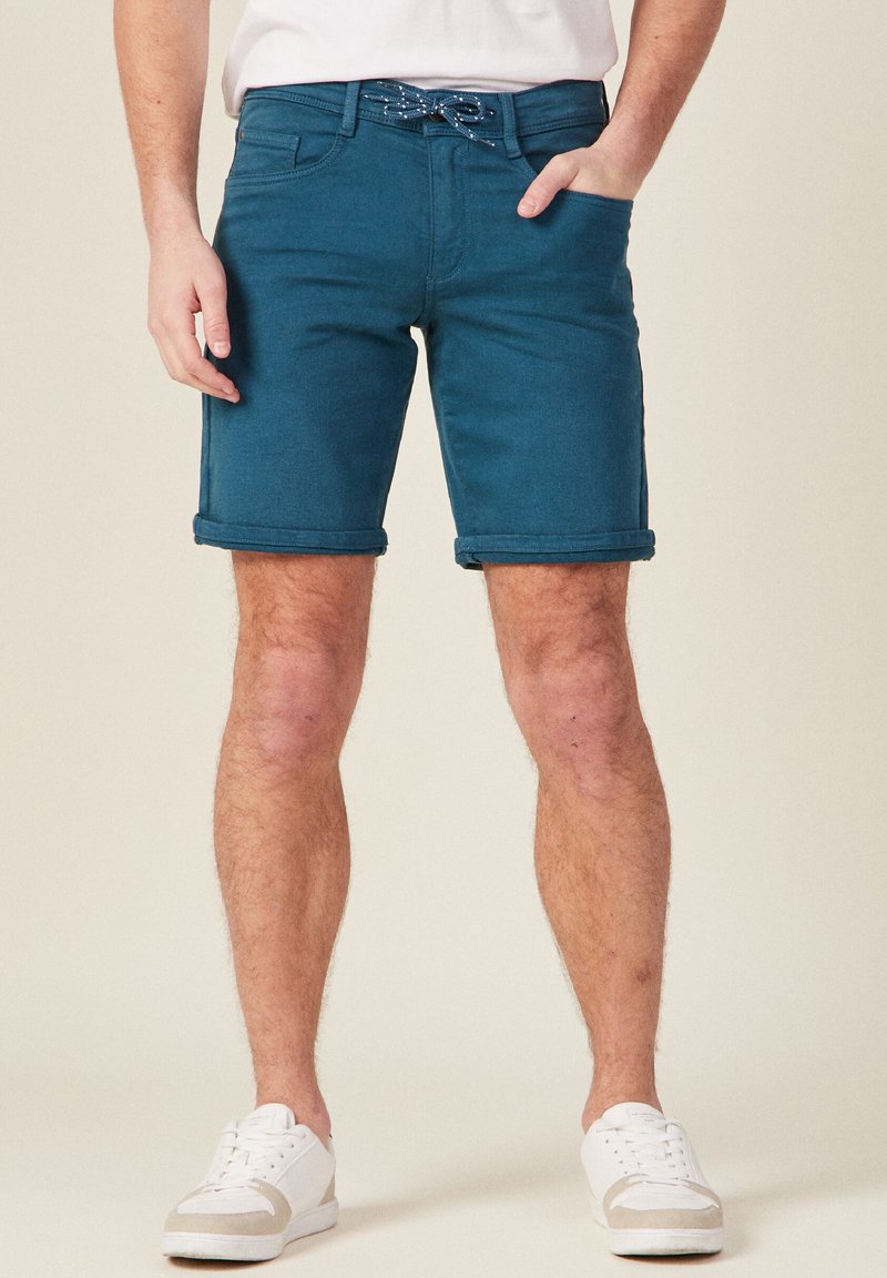 BONOBO Jeans GERADE BERMUDA MIT 5 TASCHEN - Shorts di jeans - vert canard
