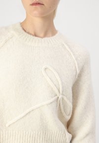 American Eagle CROPPED CREW BOW NOVELTY - Pulover - cream