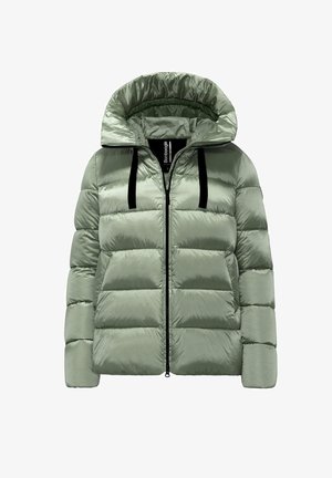 Padded jacket w kolorze jasnej zieleni, o błyszczącej powierzchni, z kapturem, czarnym zamkiem błyskawicznym i akcentami w postaci sznurków. Całość pokryta kwadratowym pikowaniem.
