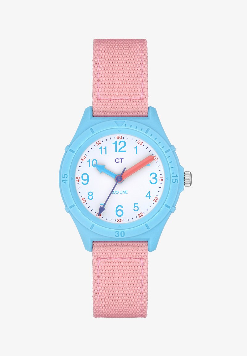 Blauwe plastic horloge met een witte wijzerplaat, lichtblauwe uurmarkeringen en een roze nylon band. Heeft uur-, minuut- en secondewijzers in verschillende kleuren.