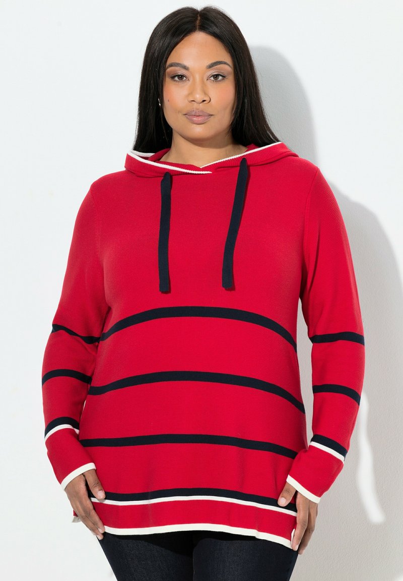 Czerwona bluza z kapturem z granatowymi poziomymi paskami, długimi rękawami, przednią kieszenią i ściągaczem przy kapturze. Miękki materiał o luźnym kroju.