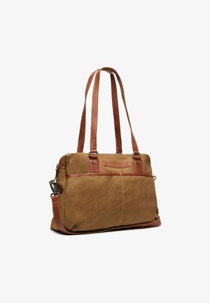 Tan canvas tote bag met bruine leren handvatten en accenten, voorzien van een voorvak en gestikte details voor extra textuur.