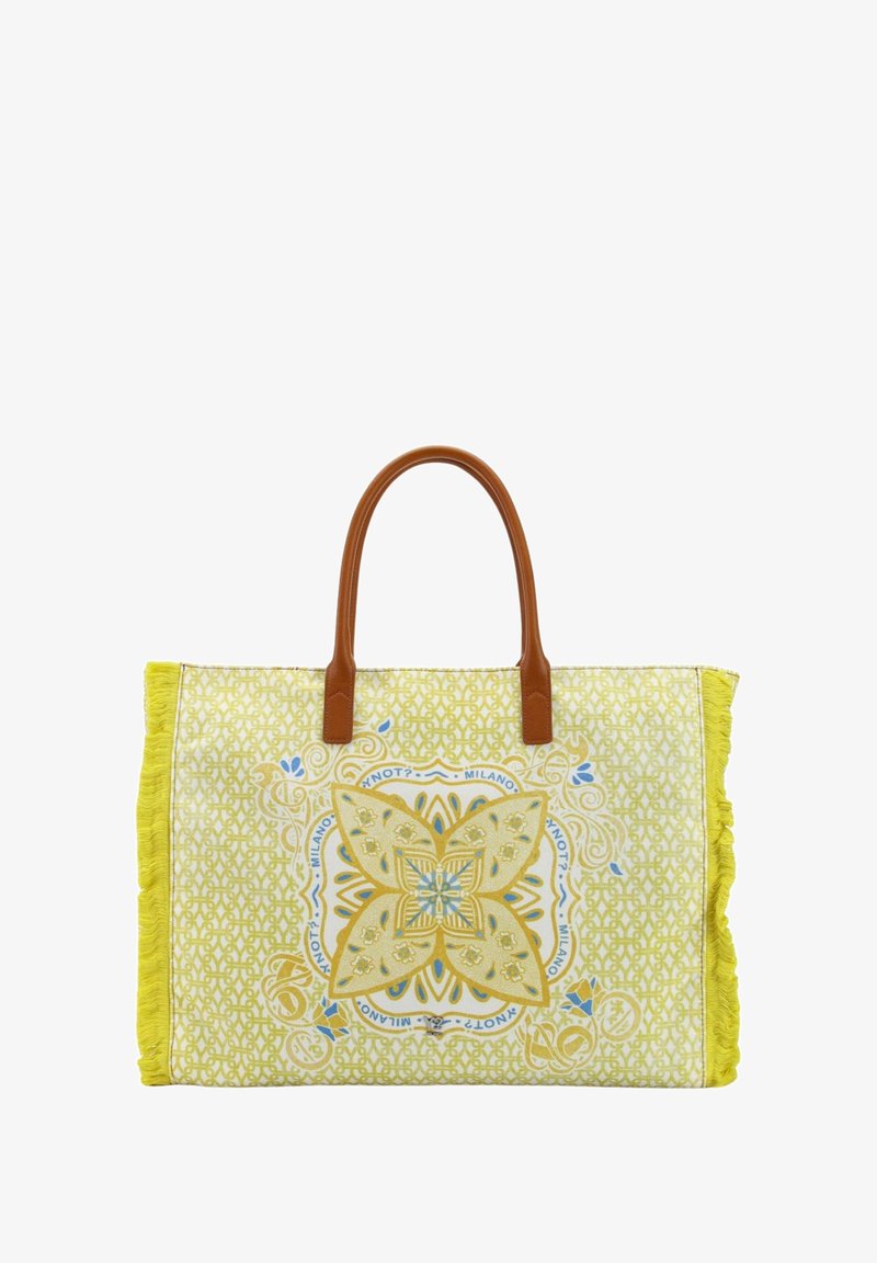 Borsa a tracolla gialla con bordi frangiati, caratterizzata da un design floreale in blu e oro. Le maniglie in pelle marrone offrono contrasto e durata.