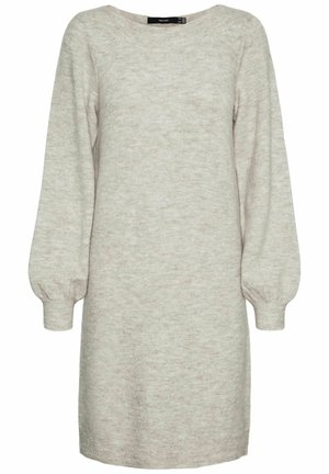 Robe tricotée gris clair avec de longues manches bouffantes et un décolleté arrondi. Texture douce, coupe droite et design mi-genou.