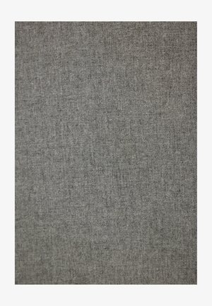 Tessuto grigio con una superficie testurizzata, caratterizzato da sottili variazioni di tonalità. La trama appare fine e uniforme, mostrando una finitura morbida e opaca.