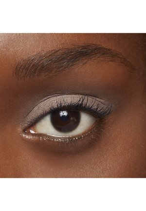 Κατάταξη 1: IT Cosmetics - SUPERHERO NO-TUG EYE SHADOW STICK - Σκιά ματιών