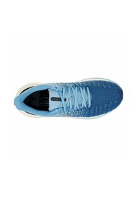 Chaussure de sport bleu clair avec une tige tricotée texturée, dotée d'un système de laçage, d'une semelle blanche et d'un motif dégradé subtil vers l'avant.}}