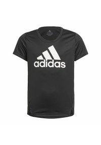 Camiseta negra de manga corta hecha de material sintético, con un gran logo blanco de Adidas en el frontal y detalles de ventilación en los lados.