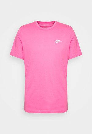 Rosa Nike t-skjorte med korte ermer, rund hals, laget av myk bomull. Har en liten hvit Nike-logo på brystet.