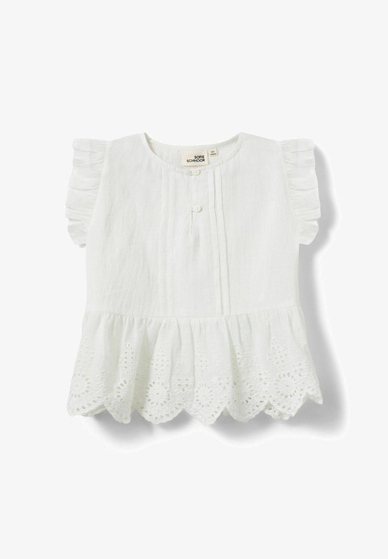 Blouse blanche pour fille à manches courtes avec volants aux manches, deux boutons sur le devant, plis verticaux, et ourlet en dentelle festonnée avec motifs floraux découpés.