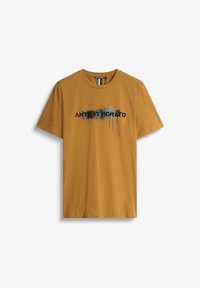 Seleccionado, dark brown