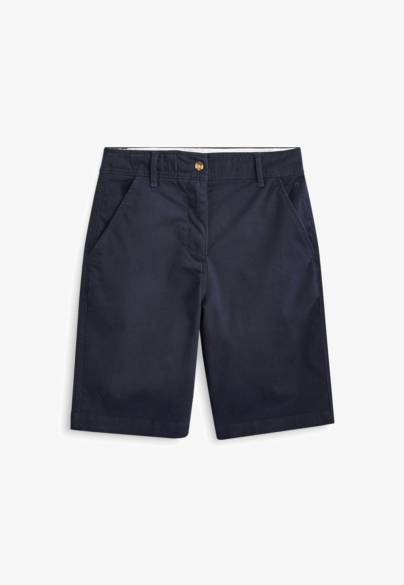 Shorts bleu marine longueur genou avec poches avant, passants pour ceinture et une fermeture à bouton unique à la taille.