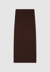 Gonna marrone slim, al ginocchio, realizzata in tessuto liscio; presenta un design semplice e aderente senza fantasie o decorazioni.