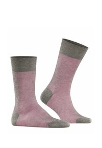 Calcetines de rayas grises con una sección rosa en el medio y punteras grises. Están confeccionados con un material suave y elástico para mayor comodidad.
