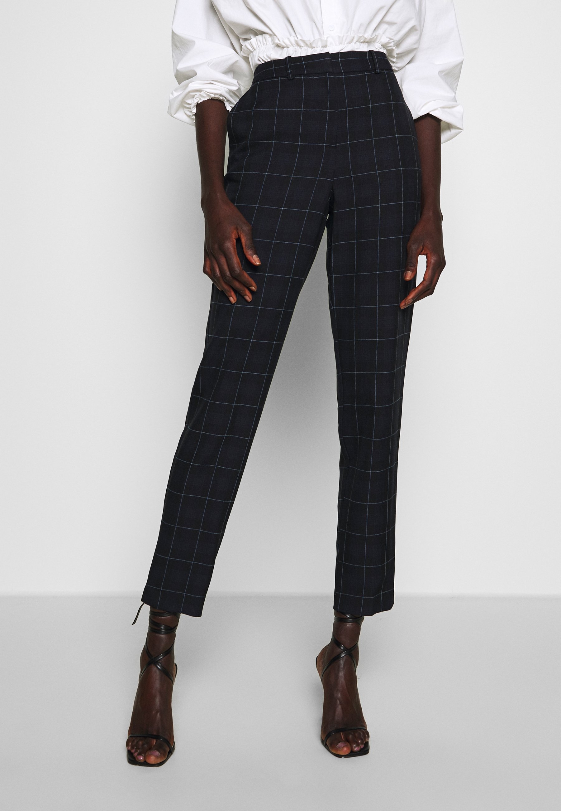 Dorothy Perkins Tall GRID CHECK ANKLE GRAZER Bukse navy Dorothy Perkins Maternity MATERNITY GRID CHECK ANKLE GRAZER - Bukse - black