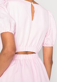 Forever New Vardagsklänning - pink