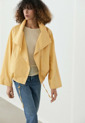Massimo Dutti Giacca leggera - yellow