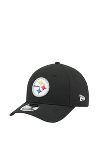 Schwarze Baseballmütze mit einem runden grauen Patch, der bunte Sterne und den Schriftzug "Steelers" zeigt. Abgerundete Krone und geschwungenes Schirmdesign.