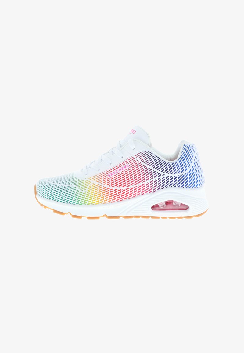 Baskets blanches Skechers avec mesh à dégradé arc-en-ciel, coussinet d'air visible dans la semelle et semelle extérieure couleur gomme, vues de profil.