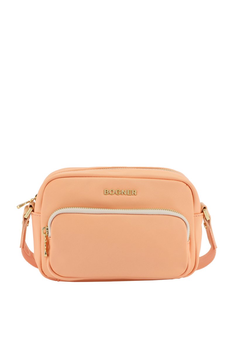 Borsa a tracolla in tessuto pesca con texture liscia, dotata di una tasca frontale con zip, hardware dorato e una tracolla regolabile. Logo del brand visibile.