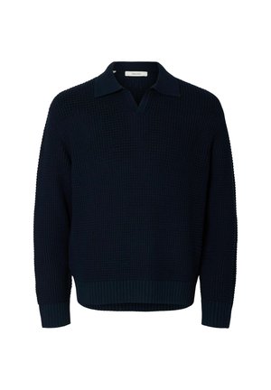 Granatowy dziergany sweter z prążkowanym ściągaczem na dole i przy mankietach, z kołnierzem w stylu polo oraz fakturowanym wzorem na całej powierzchni tkaniny.