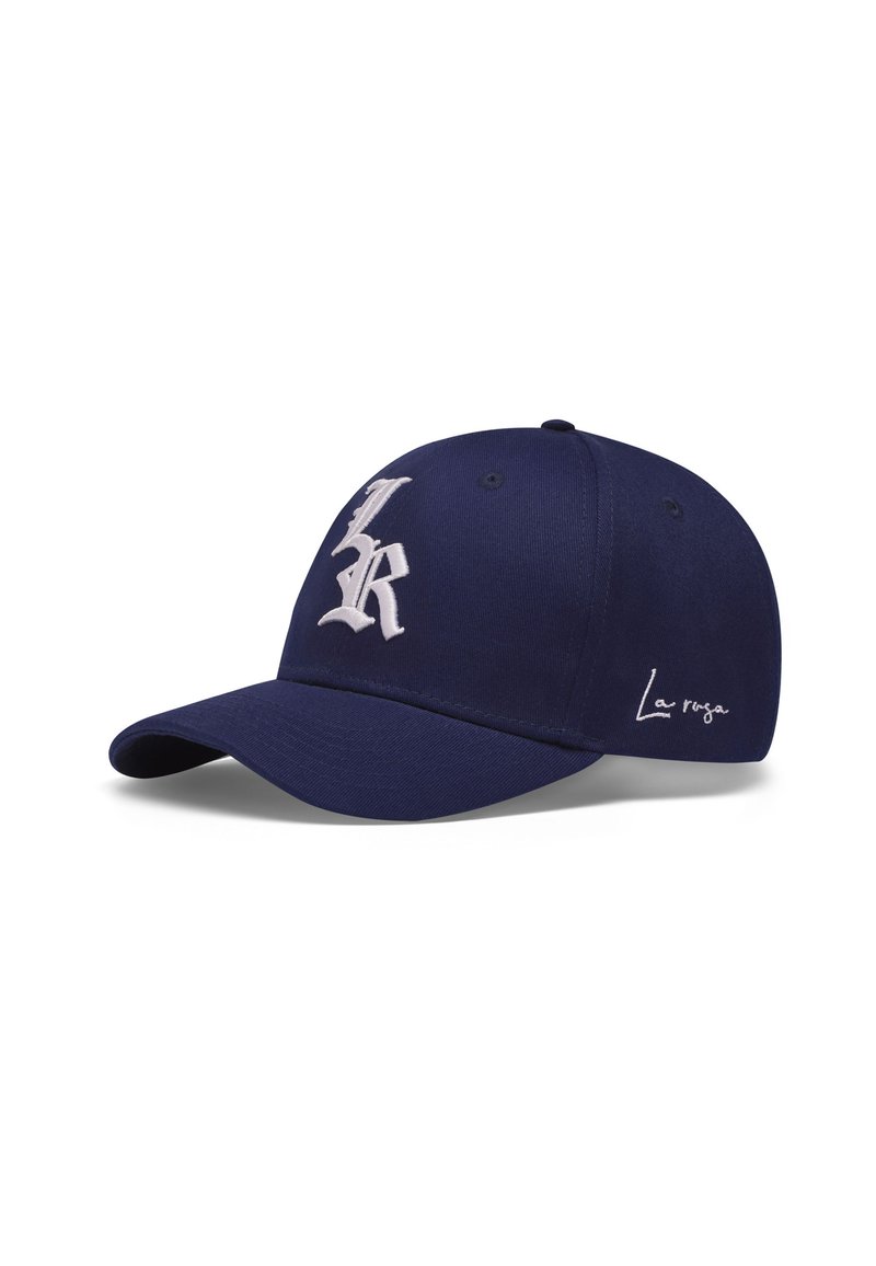 Gorra de béisbol azul marino con logotipo y texto bordado en blanco "La Riza" en el lado; cuenta con un visor curvado y correa ajustable en la parte trasera.
