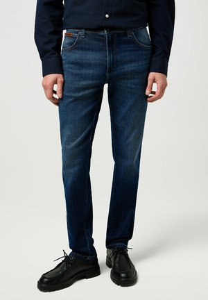 Wrangler TEXAS  - Vaqueros rectos - fog