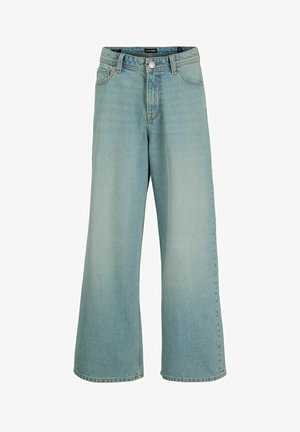 Jeans de pierna ancha de color azul claro, fabricados en denim, con una cintura alta, cierre de botón frontal y diseño clásico de cinco Bolsillos. Textura suave.