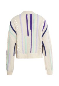 Pletený sveter v smotanovej farbe s viacfarebnými vertikálnymi pruhmi v purpurovej, zelenej a modrej. Obsahuje otvorené švy a skrátený strih.