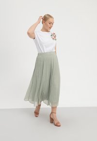 Thumbnail Image 2
