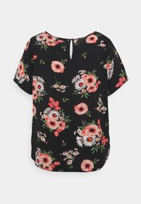 Svart blommig topp med korta ärmar och en detalj med nyckelhål bak. Har stora rosa och vita blommor med gröna blad. Mjuk tyg.