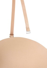 Reggiseno imbottito beige con tessuto liscio e strutturato. Spalline in satin regolabili con accessori in metallo e un design a coppa sagomata e arrotondata.