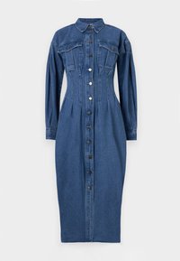 Denim obleka z gumbom spredaj, dolgimi rokavi, dvema žepoma na prsih in strukturirano silhueto v srednji modri obarvanosti.